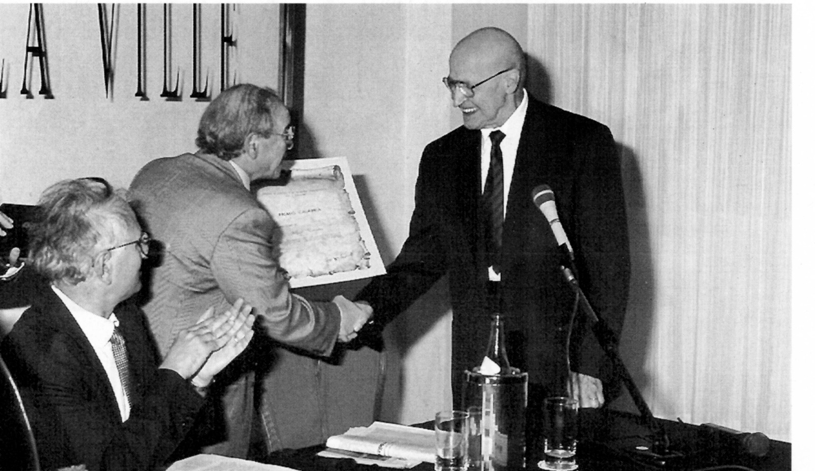 Il Prof. Alfred Tomatis riceve il 33° Premio Calabria