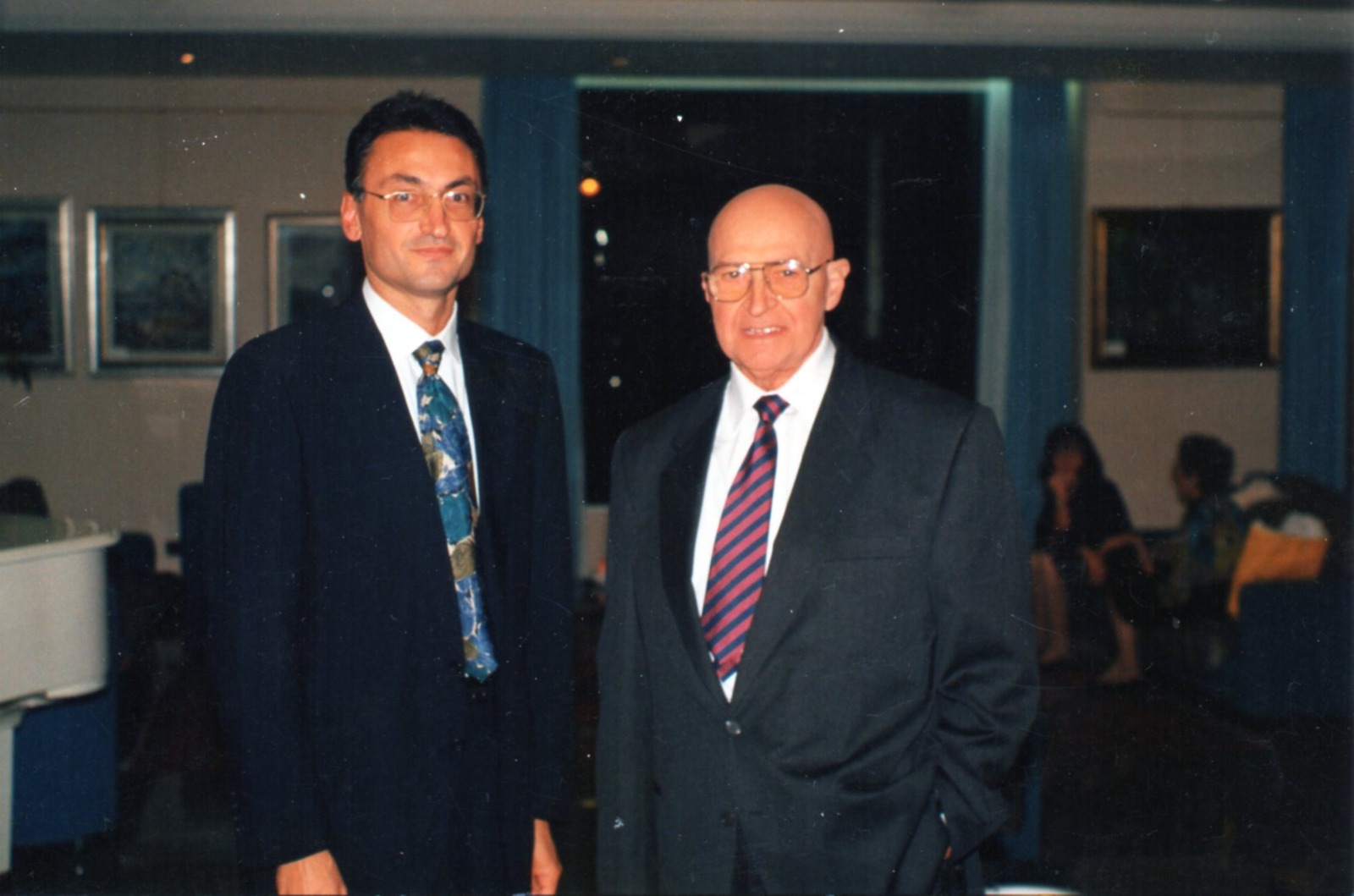 Concetto Campo traduce per il Prof. Alfred Tomatis — Premio Calabria 1995